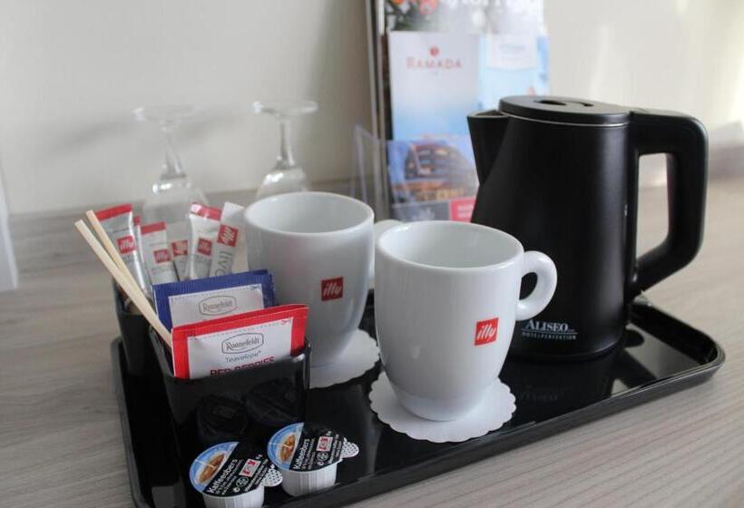 스탠다드 룸 킹사이즈 침대, Ramada Graz