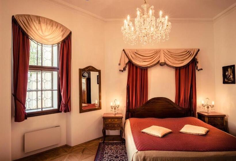 جناح ملكى, štekl