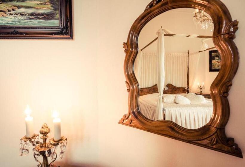 جناح ملكى, štekl