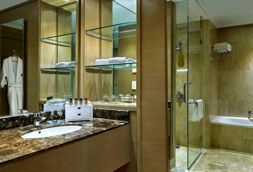 اتاق لوکس با تخت بزرگ, Pullman Kuala Lumpur City Centre Hotel & Residences