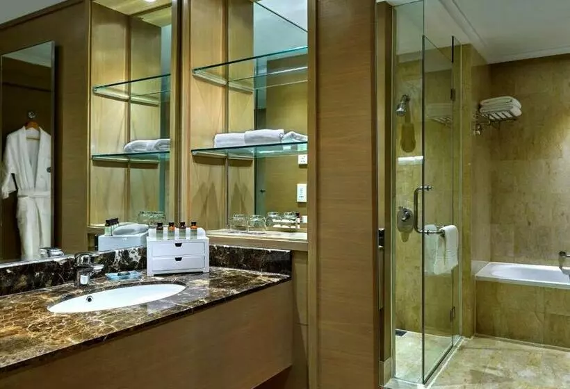 キングサイズベッドのデラックスルーム, Pullman Kuala Lumpur City Centre Hotel & Residences