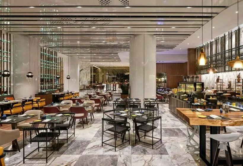 キングサイズベッドのデラックスルーム, Pullman Kuala Lumpur City Centre Hotel & Residences