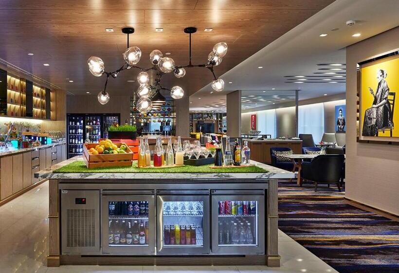 اتاق اجرایی با تخت بزرگ, Pullman Kuala Lumpur City Centre Hotel & Residences