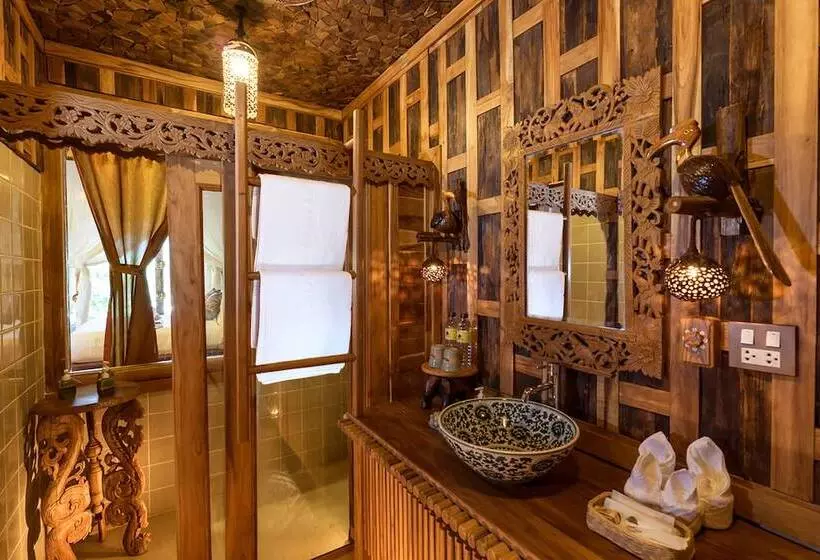 سوئیت با چشم‌انداز, Santhiya Tree Koh Chang Resort