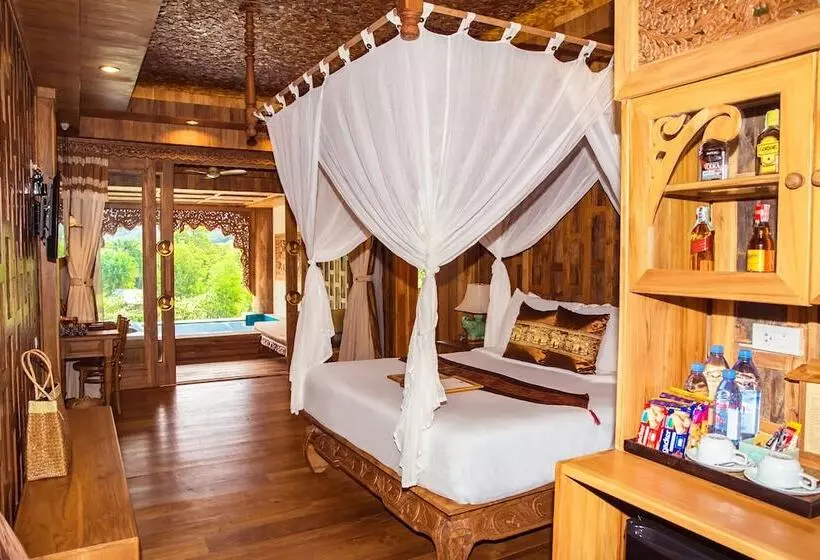 سوئیت با چشم‌انداز, Santhiya Tree Koh Chang Resort