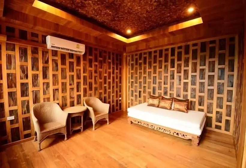 سوئیت با چشم‌انداز, Santhiya Tree Koh Chang Resort