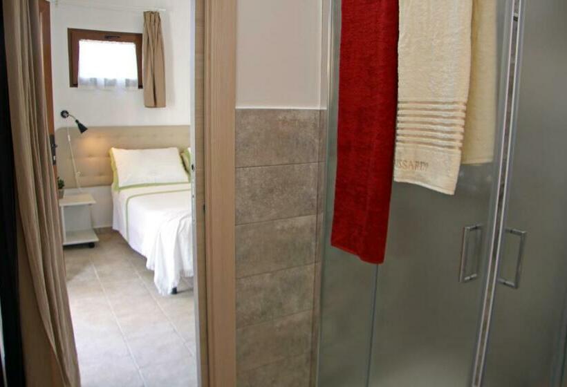 חדר דלוקס לשלושה, B&b Villa Sofia