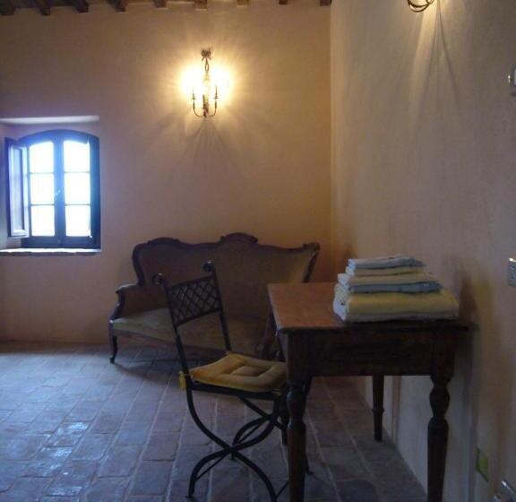 מיטת קינג בסוויטה, Borgo Storico Cisterna