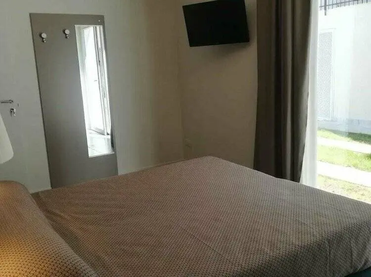 スタンダード４人部屋, Garda Guest House
