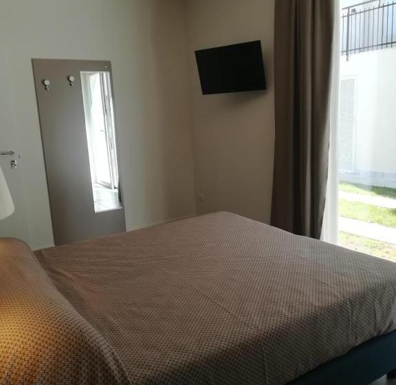 标准间, Garda Guest House