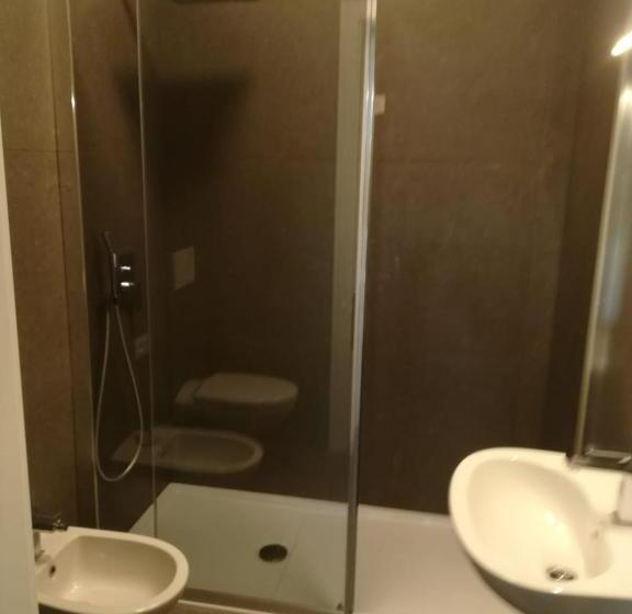 标准三人间, Garda Guest House