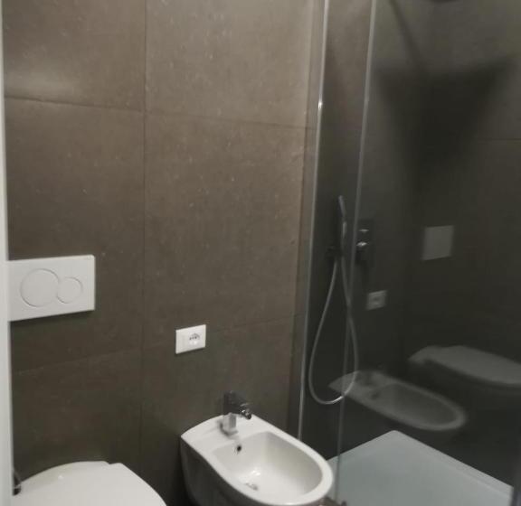 家庭套房, Garda Guest House