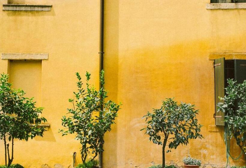 غرفة قياسية, Villa Fava