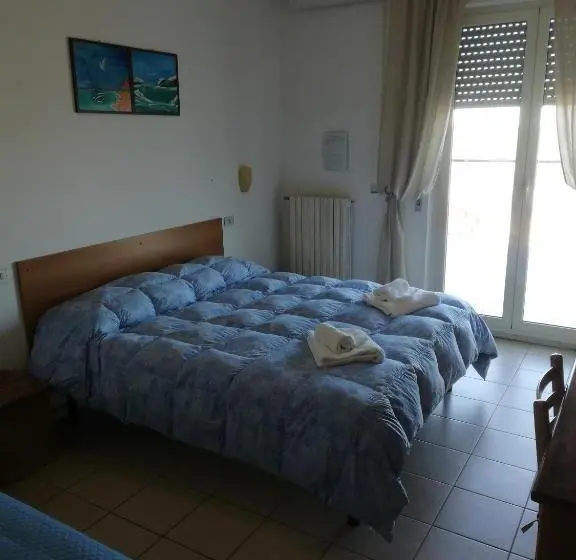 オーシャンビューのデラックストリプルルーム, B&b Attico Mare