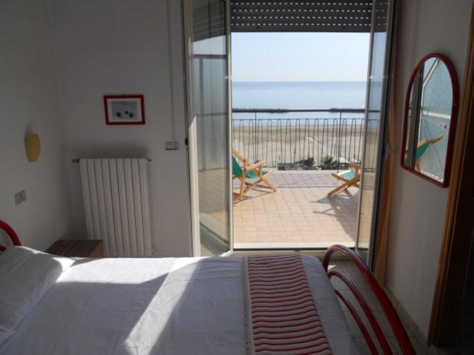 オーシャンビューのデラックストリプルルーム, B&b Attico Mare