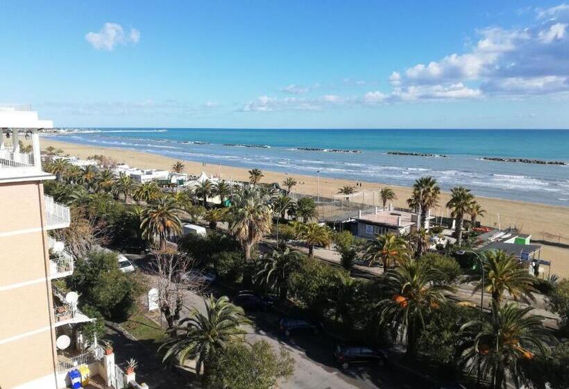 اتاق سه نفره دلوکس با چشم‌انداز دریا, B&b Attico Mare