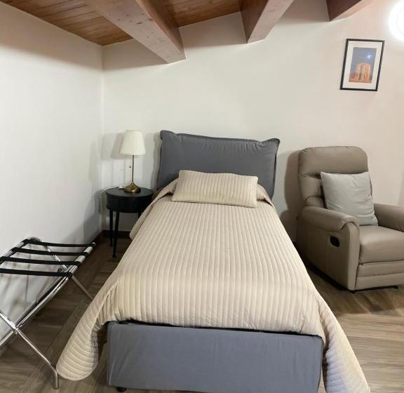 غرفة قياسية ثلاثية, Palazzo Candida B&b