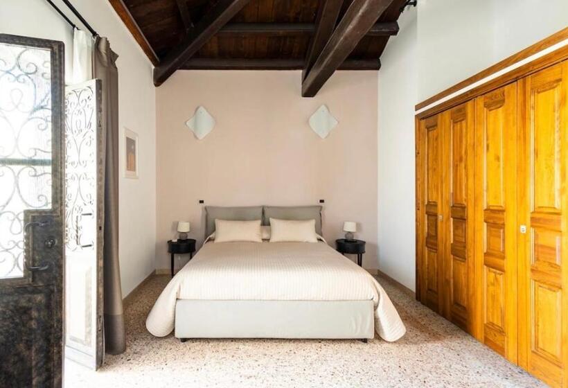 غرفة قياسية مزوَّدة بشُرفة, Palazzo Candida B&b