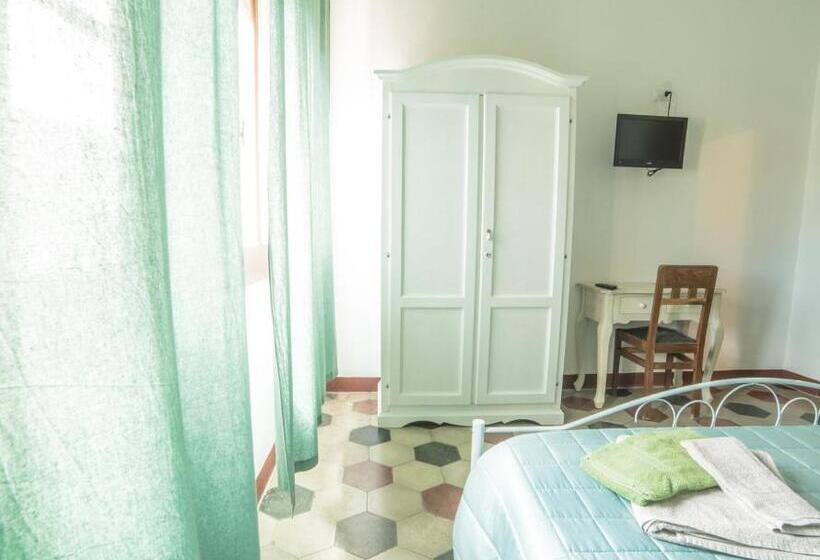 Standard room with outdoor bath, S Apprigu B&b