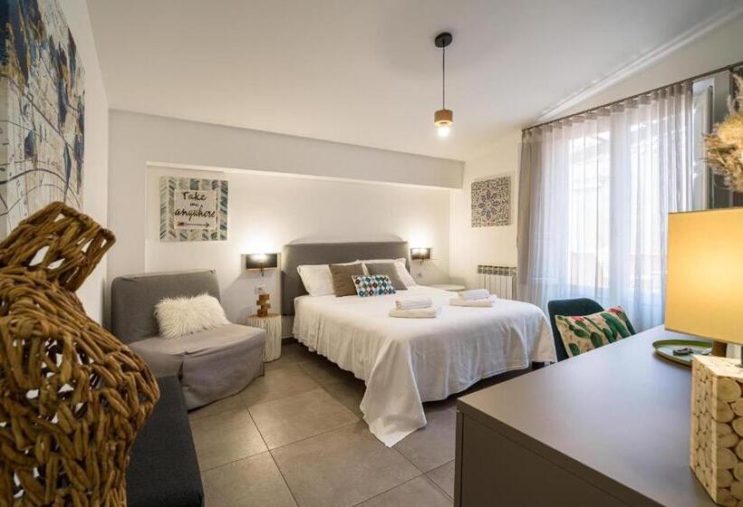 غرفة قياسية مزوَّدة بتراس, Al Duomo Rooms & Flats