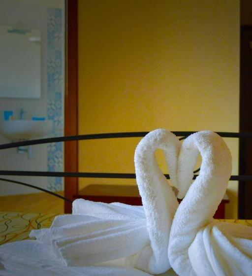 اتاق کلاسیک سه تخته, B&b Castiglione