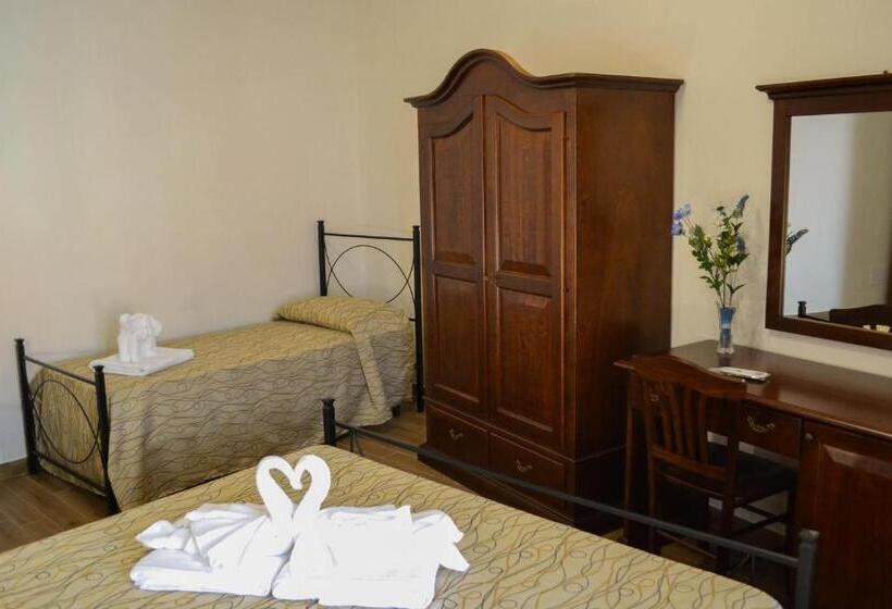 带阳台的三人标准间, B&b Castiglione