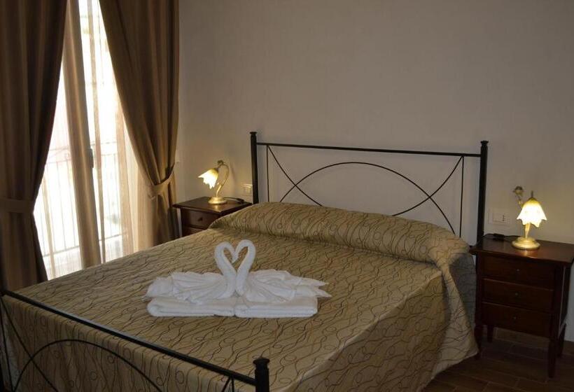 带阳台的三人标准间, B&b Castiglione