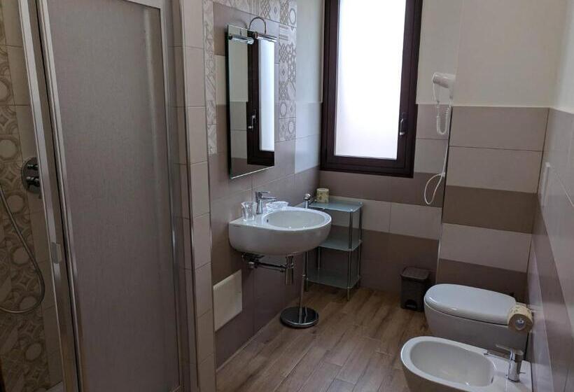 带阳台的三人标准间, B&b Castiglione