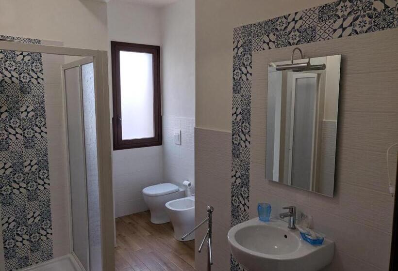 اتاق استاندارد سه تخته با بالکن, B&b Castiglione