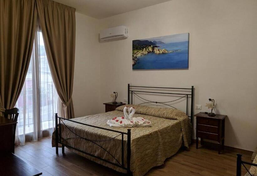 带阳台的三人标准间, B&b Castiglione