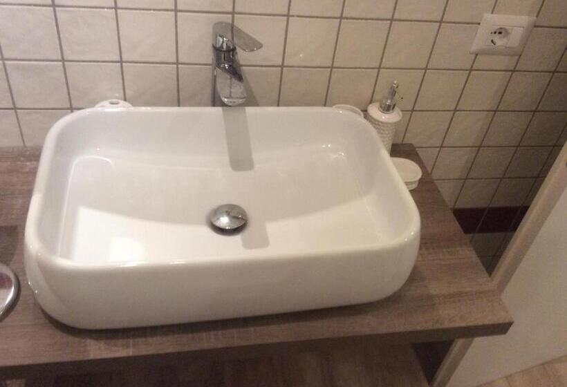 اتاق استاندارد سه نفره, B&b Cuore Di Salerno