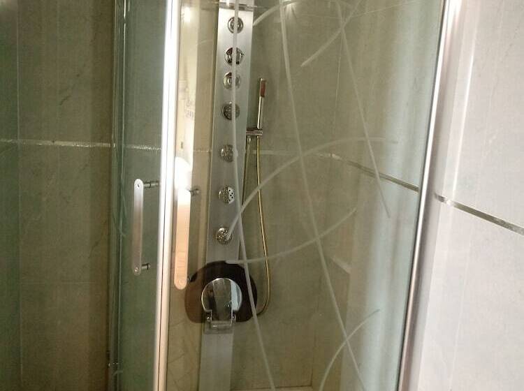 غرفة قياسية مطلّة علي البحر مزوَّدة بتراس, Corsaro Nero