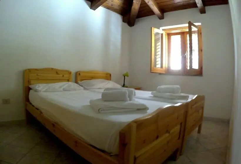 آپارتمان خانوادگی, Villaggio Camping La Scogliera