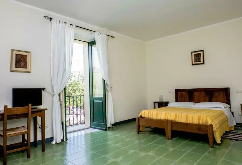 Standard Neljän Hengen Huone, Barone Gr Macrì Agriturismo Modi