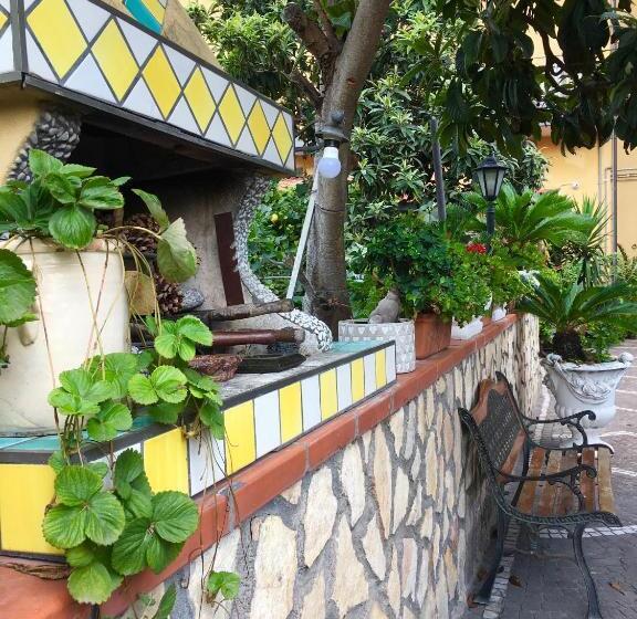 غرفة عائلية, Buonocore Rooms