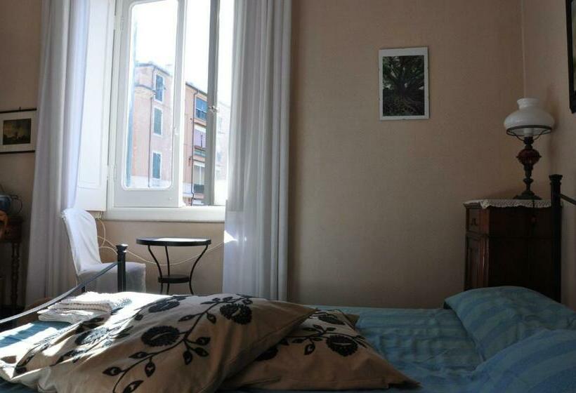 Ortak Banyolu Standart Oda, Il Ciottolo