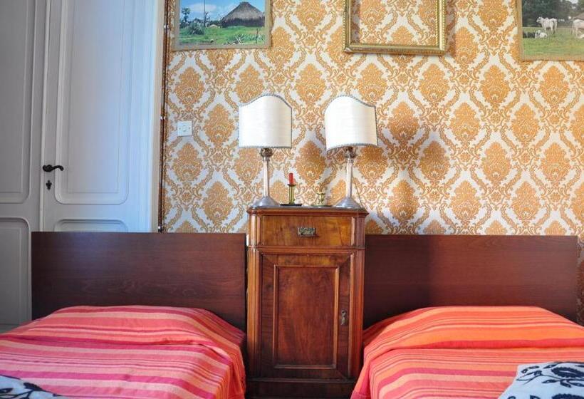 اتاق استاندارد سه تخته با سرویس بهداشتی مشترک, Il Ciottolo