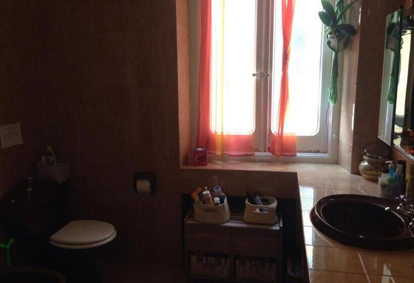 Ortak Banyolu Tek Kişilik Standart Oda, Il Ciottolo