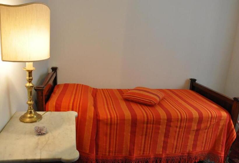 اتاق استاندارد یک تخته با سرویس بهداشتی مشترک, Il Ciottolo