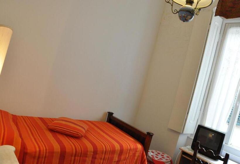 Ortak Banyolu Tek Kişilik Standart Oda, Il Ciottolo