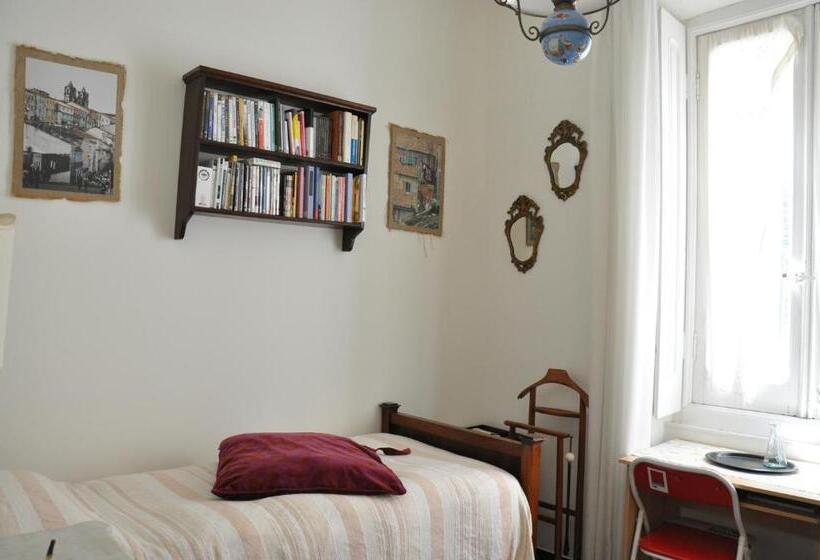 Ortak Banyolu Tek Kişilik Standart Oda, Il Ciottolo