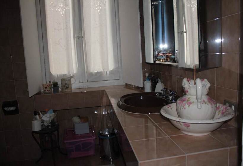 Ortak Banyolu Tek Kişilik Standart Oda, Il Ciottolo