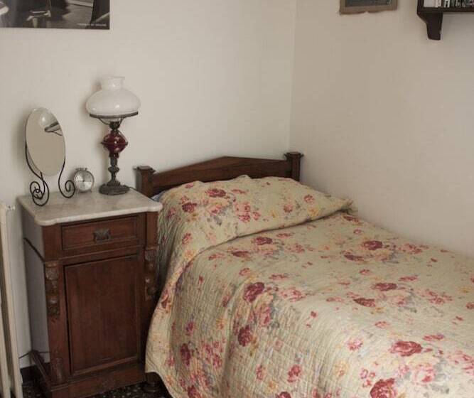 Ortak Banyolu Tek Kişilik Standart Oda, Il Ciottolo