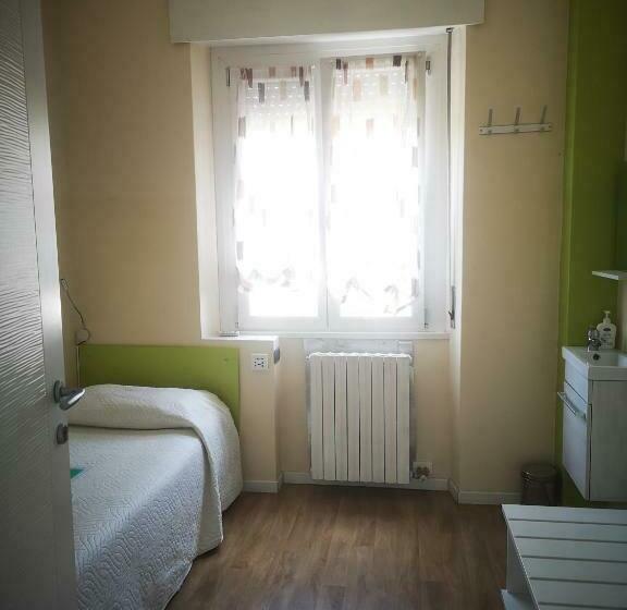 اتاق استاندارد یک تخته با سرویس بهداشتی مشترک, Vroom510