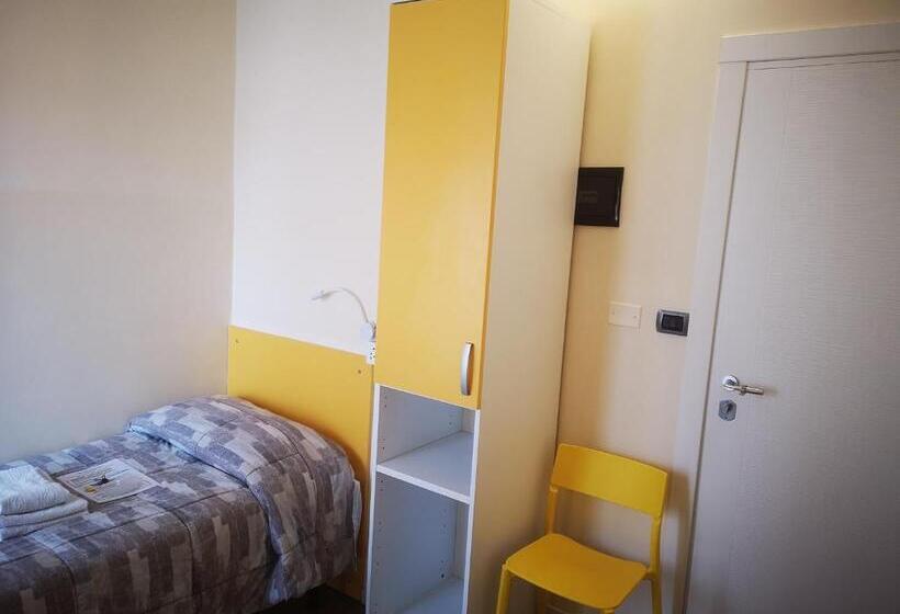 اتاق استاندارد یک تخته با سرویس بهداشتی مشترک, Vroom510