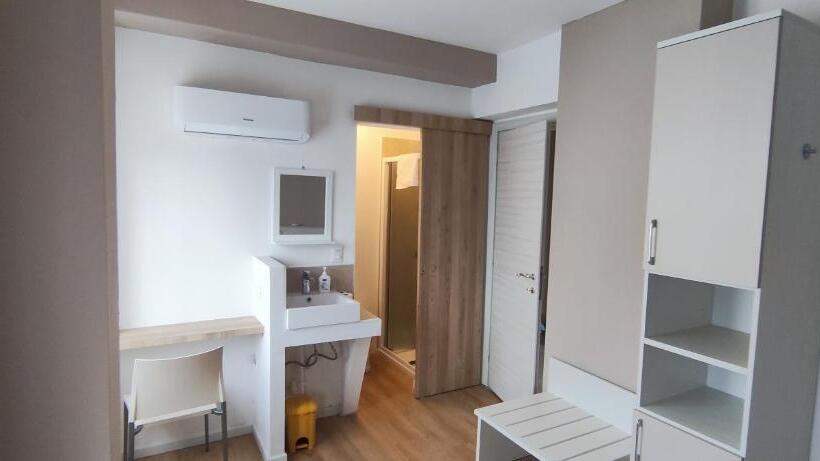 اتاق استاندارد یک نفره, Vroom510