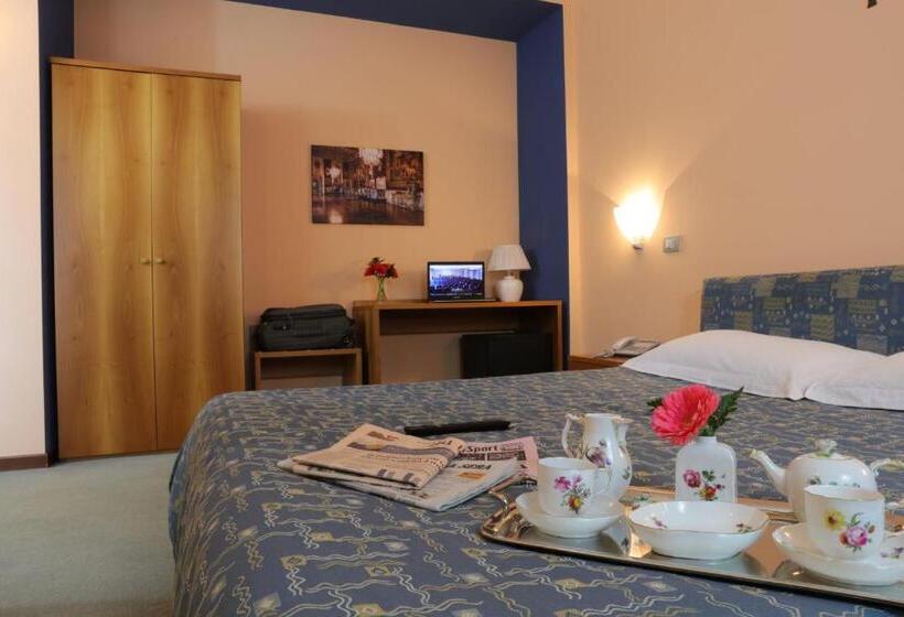 غرفة قياسية, Villa Cagnola