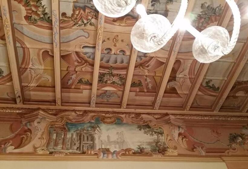 جناح مطلّ علي الجبل, Villa Cagnola