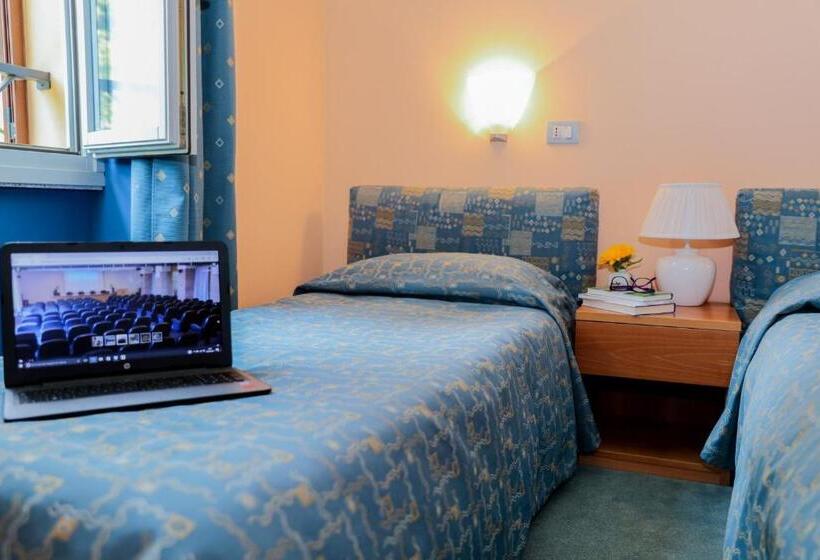 غرفة قياسية, Villa Cagnola