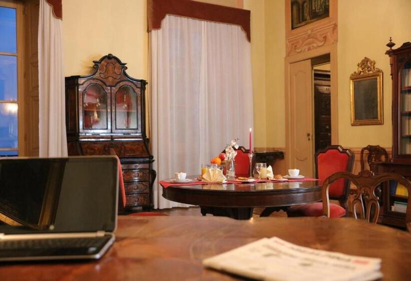 جناح مطلّ علي الجبل, Villa Cagnola